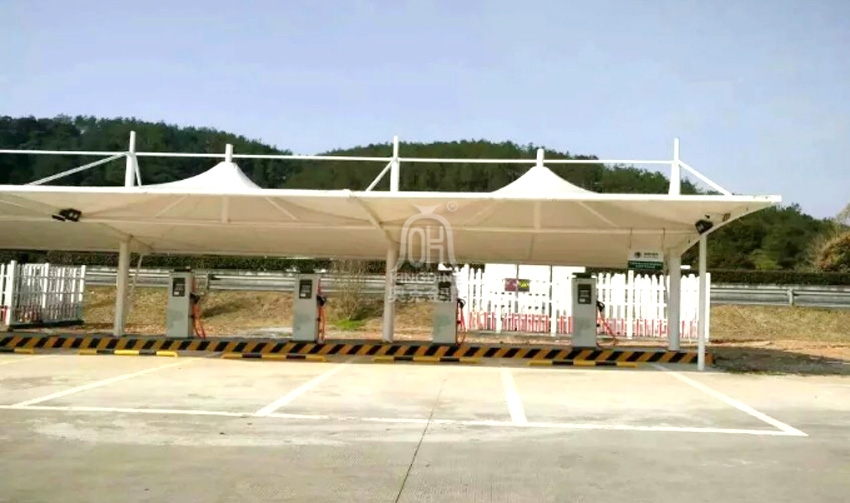 京臺高速洋中服務(wù)區(qū)充電樁停雨棚